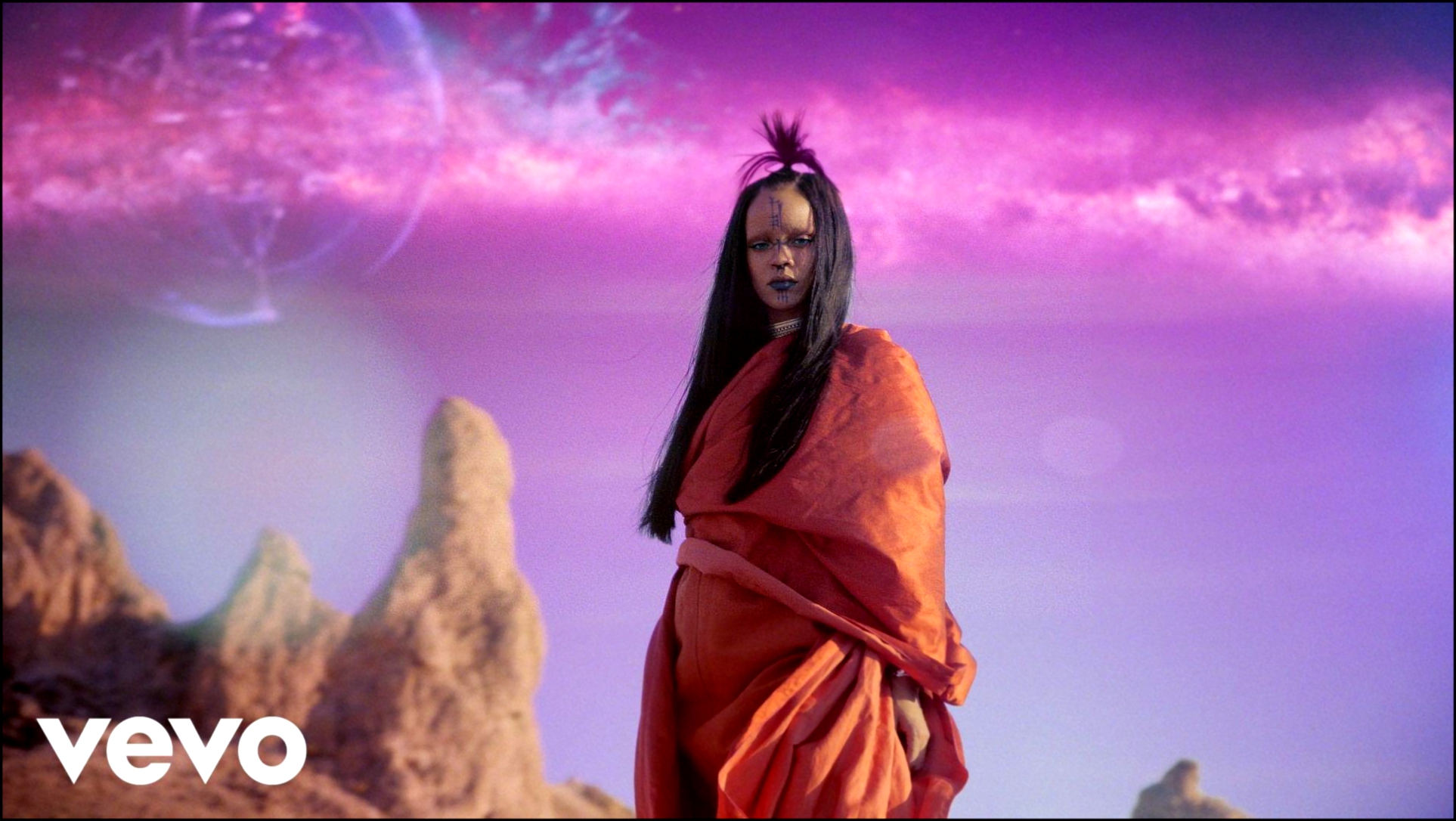 Видеоклип Rihanna - Sledgehammer (From The Motion Picture Star Trek Beyond)