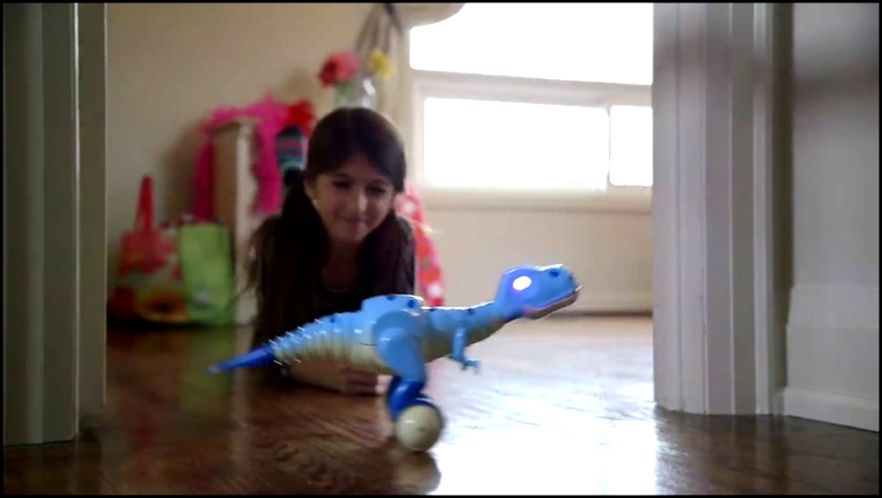 Видеоклип Интерактивная игрушка Дино Зумер (Dino Zoomer) Динозавр 