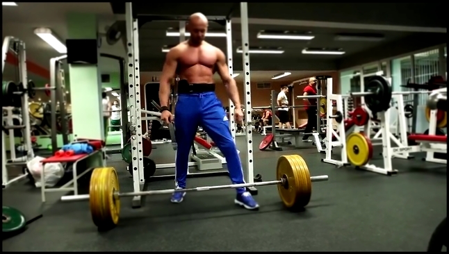 Видеоклип Юрий Спасокукоцкий поднимает 140 кг 1 рукой. Экстремальное видео становой тяги