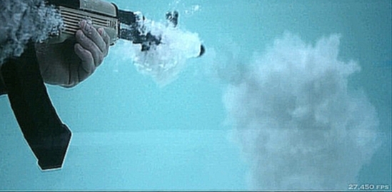 Видеоклип Стрельба под водой из АК-47