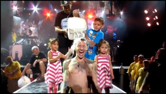 Chester Bennington of Linkin Park Doing the ALS Ice Bucket Challenge 20 08 2014 HD
