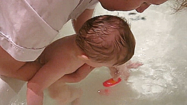 Видеоклип Грудничковое плавание с ребёнком 7 месяцев( Массажист Леперт Елена)