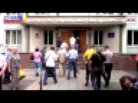 Видеоклип В Житомире работники молокозавода не получают месяцами зарплату