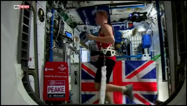 Видеоклип Британец пробежал марафонскую дистанцию в космосе