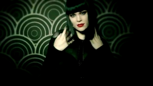 Видеоклип Jessie J - Domino