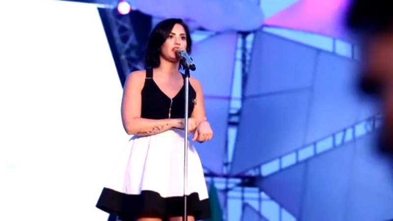 Видеоклип деми ловато / Demi Lovato - Let it go (Rehearsal YAN Beatfest Vietnam 08 05 2015) 8 мая