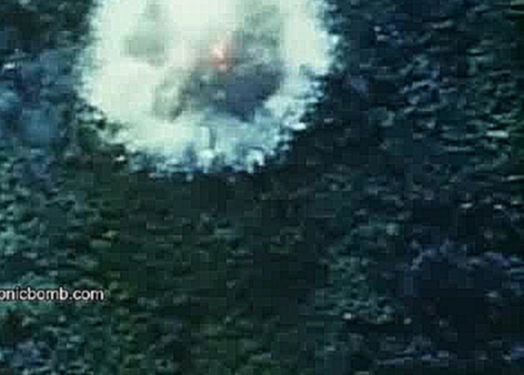 Видеоклип Сброс во Вьетнаме бомбы BLU-82 Daisy Cutter (6,8т)