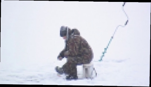 Видеоклип Ранние морозы кому –хлопоты, а кому в радость. рыбаки спешат на тонкий лёд
