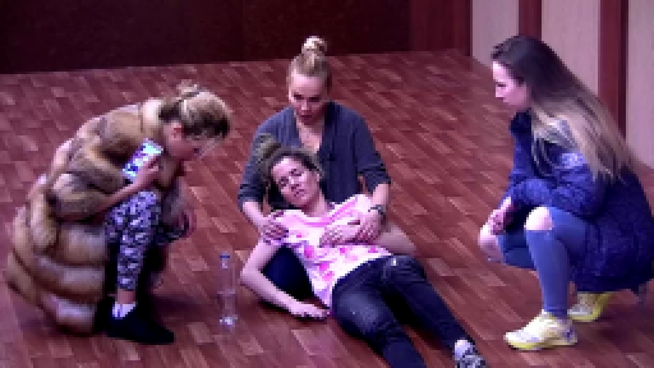 Видеоклип Дом-2: Александра Гозиас упала в обморок