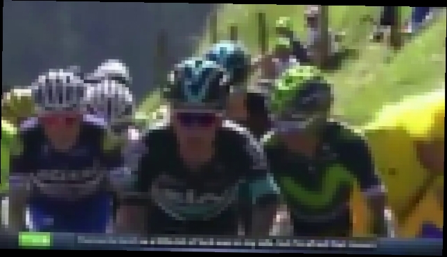 Видеоклип Велогонщик ударил с размаху болельщика на Тур де Франс