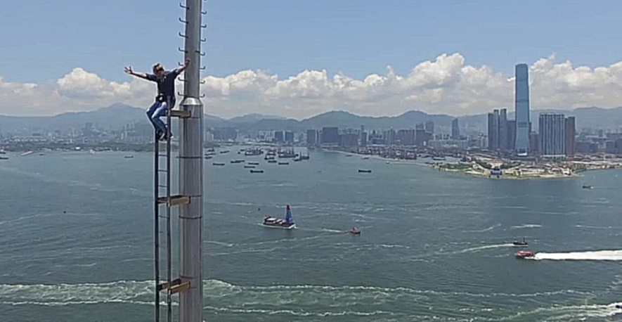 Видеоклип Руферы на крыше небоскреба в Гонконге