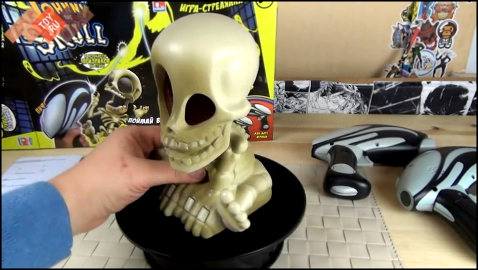 Видеоклип Интерактивная игрушка Johnny the Skull - Проектор Джонни Череп с двумя бластерами