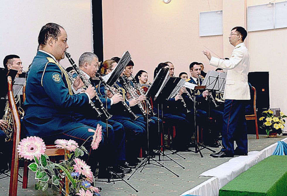 Военные музыканты выступили с благотворительным