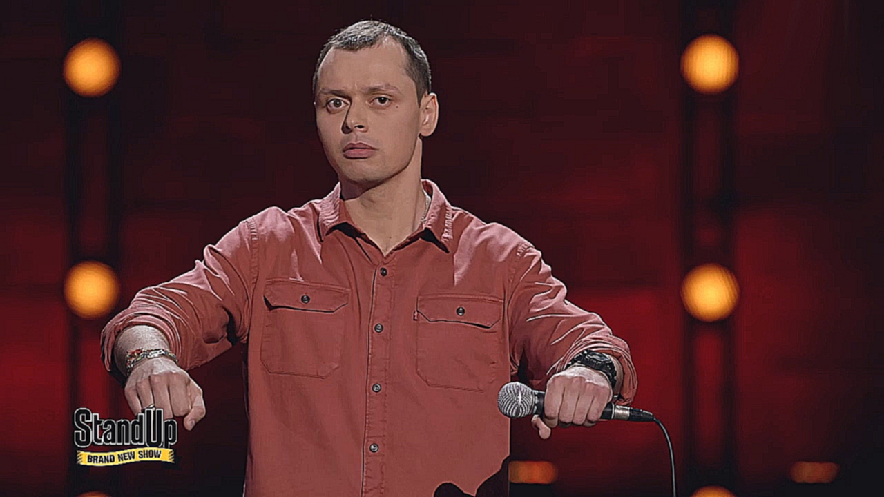 Видеоклип Stand Up: Виктор Комаров - О годе российского кино и о спортсменах, которые вкалывают себе допинг