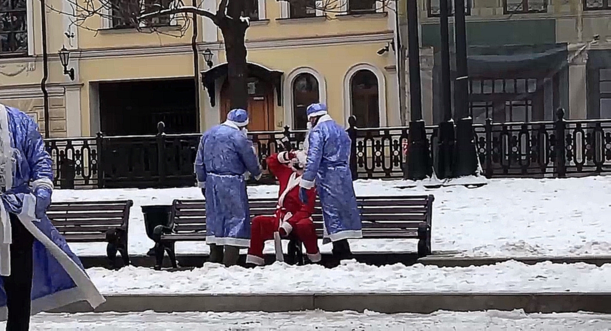 Видеоклип Дед мороз против санта клауса