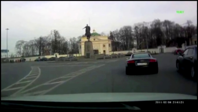 Видеоклип Беспредел на дорогах водитель на Audi R8 атакует Mazda