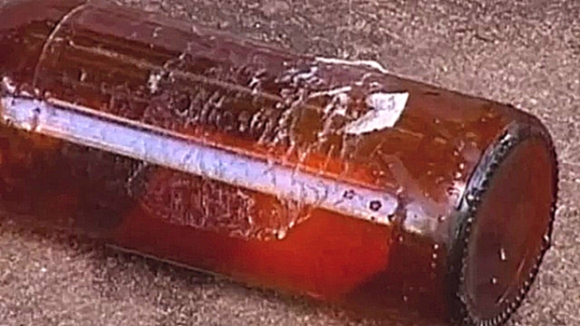 Видеоклип Пьяный ВДВшник бутылкой разбил голову маленькой девочке