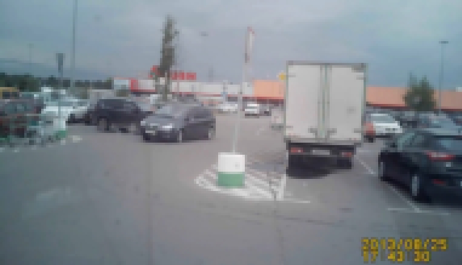 Видеоклип Авария на парковке Ашана (Алтуфьево)