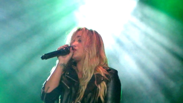 Видеоклип Demi Lovato Unbroken live 08.27.12 - Vermont.mp4