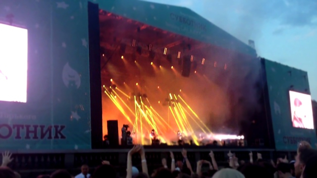 Видеоклип Arctic Monkeys - Do Me A Favour @ Субботник | Фестиваль | 2013
