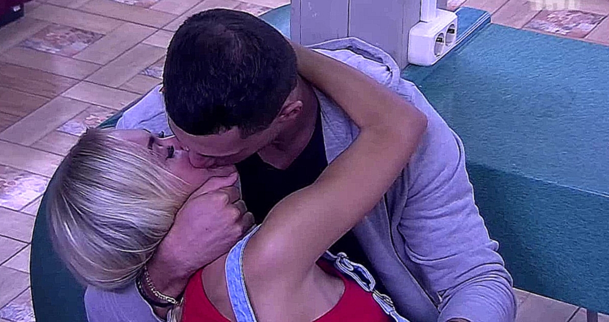 Видеоклип Дом-2: Иван Барзиков и Маша Тулеева целуются на публике