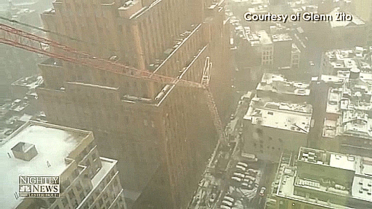 Видеоклип В центре Нью-Йорка упал башенный кран 