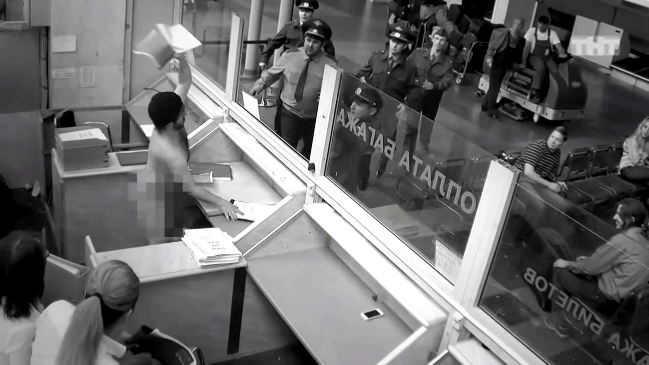 Видеоклип Бородач: Бородач бегает голым в аэропорту
