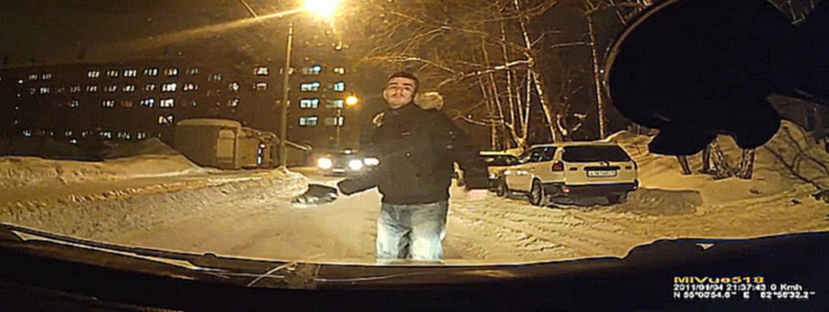 Видеоклип Алё Алёша! Пешеход кинул в водителя ботинок