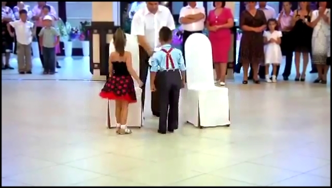 Видеоклип На Молдавской Свадьбе, дети танцуют