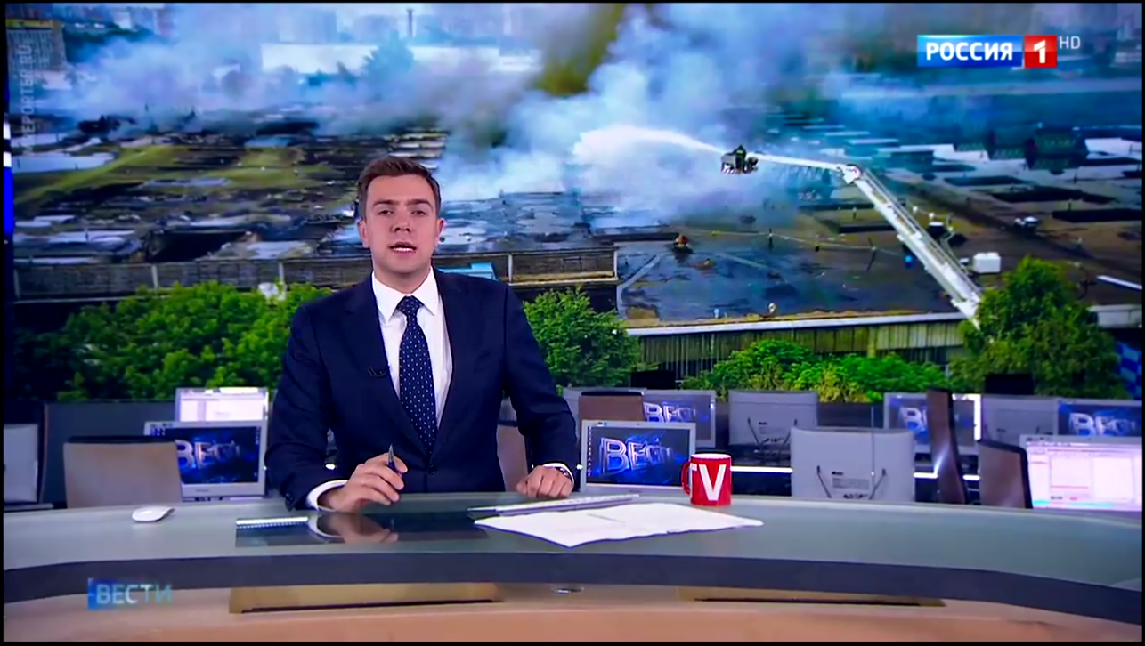Видеоклип Море огня потушили с вертолетов: в Медведкове сгорел огромный склад