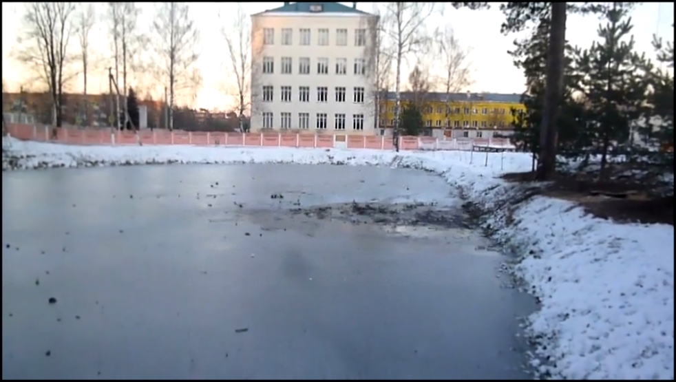 Видеоклип Замерзшее озеро Ледовый каток Прогулка в сосновом лесочке 28 11 2015