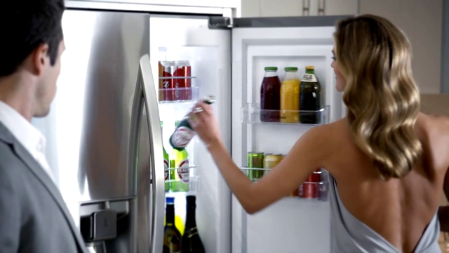 Видеоклип Холодильник с двумя дверьми