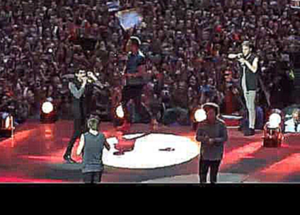 Видеоклип Kiss You, One Direction - Amsterdam Arena Stadium, 24 June 2014, WWA Tour