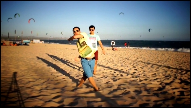 Видеоклип Танец на пляже под Skrillex Make It Burn Dem