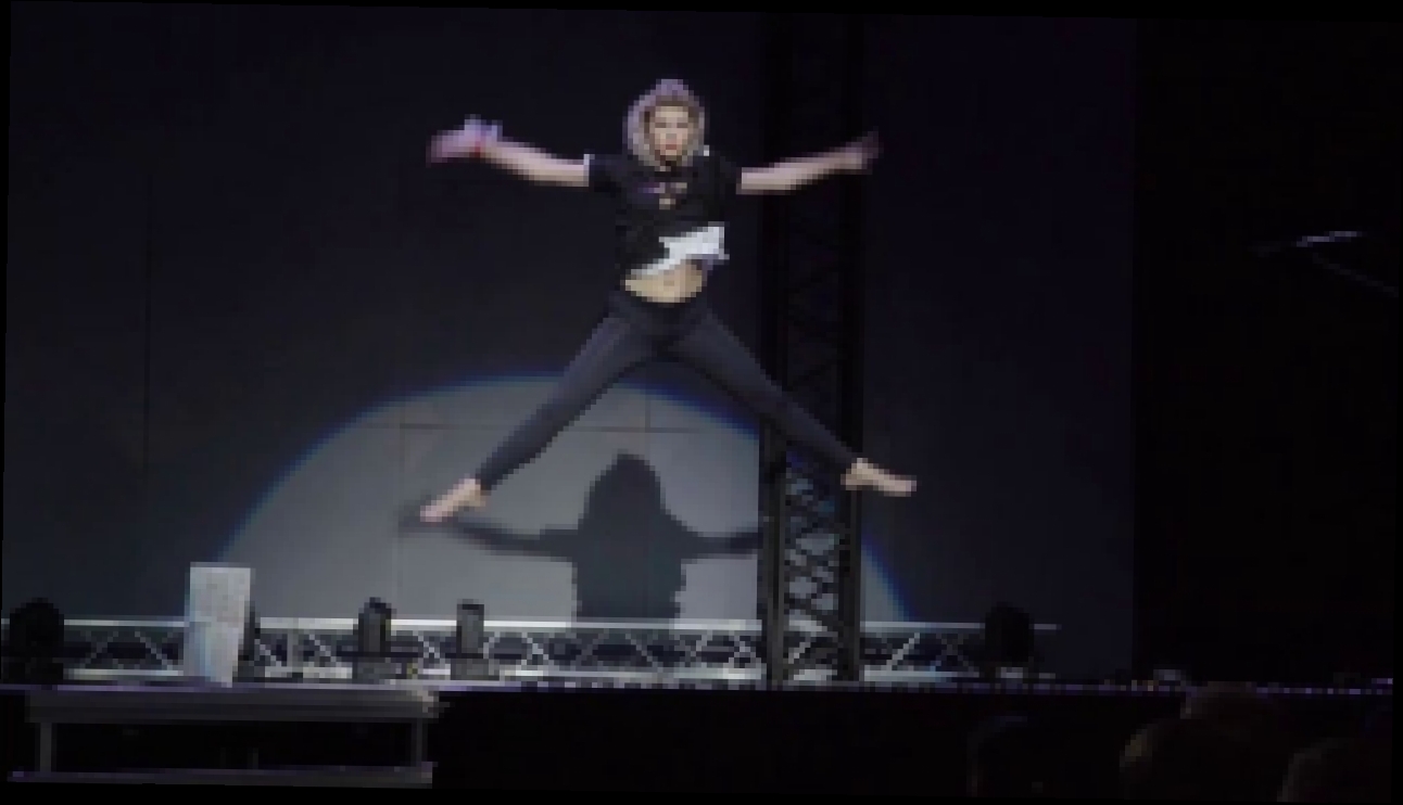 Видеоклип Пацанки: Танец Кристины на конкурсе талантов