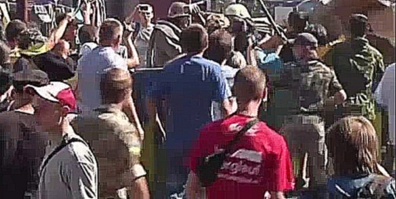Видеоклип Протестующие на Майдане жгли покрышки и бросали коктейли Молотова при попытке разгона