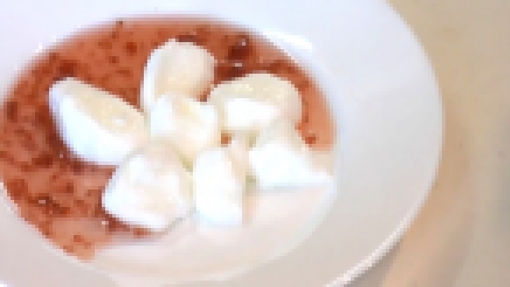 Видеоклип Снежки с клубничной подливкой видео рецепт. Книга о вкусной и здоровой пище