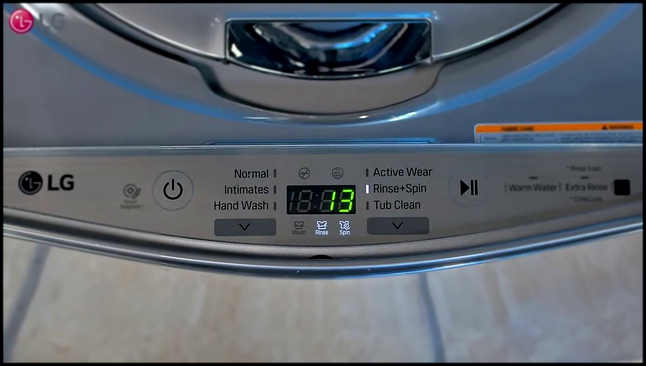 Видеоклип Стиральная машина LG SideKick™ как она стирает