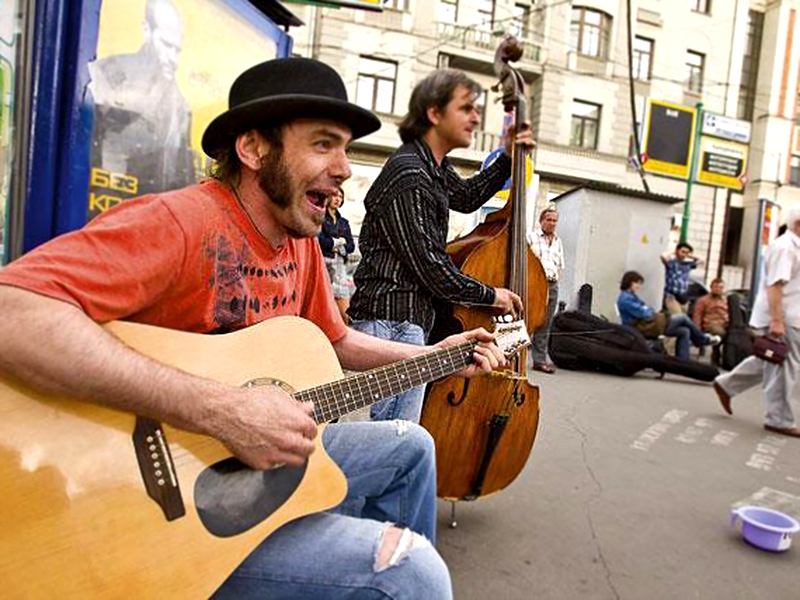 Москвичи определят места, где смогут выступать уличные музыканты.