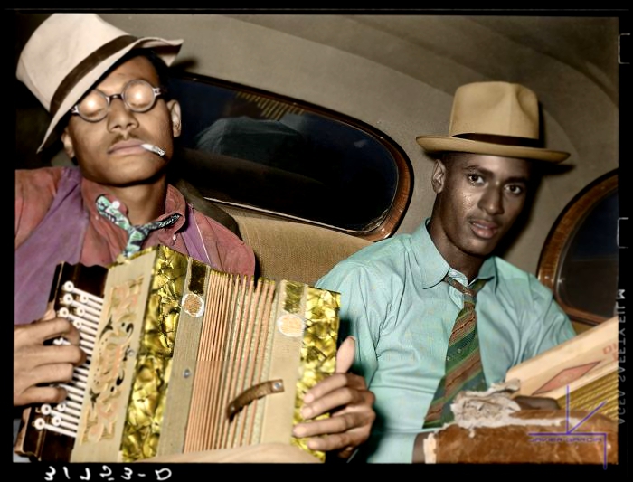 Уличные музыканты в автомобиле, Луизиана, 1938